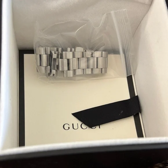 Gucci Dive style watch Silver and Men’s 40mm Timepiece
